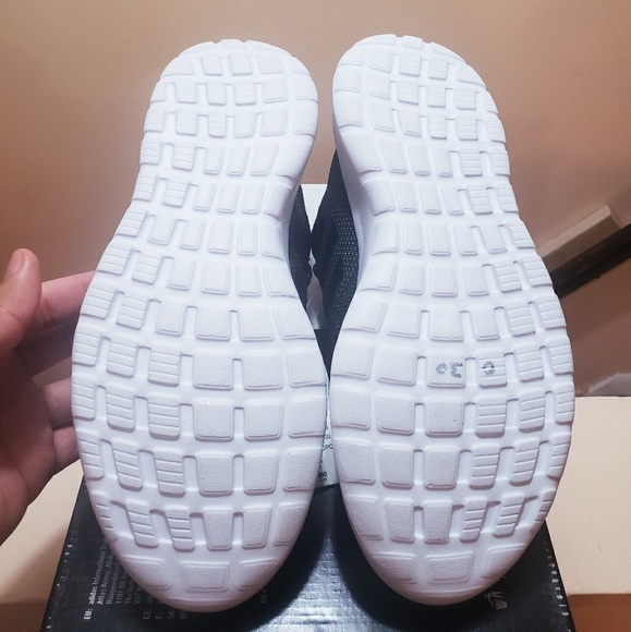 Mens adidas sneakers size: 9.5 - Picture 4 of 4